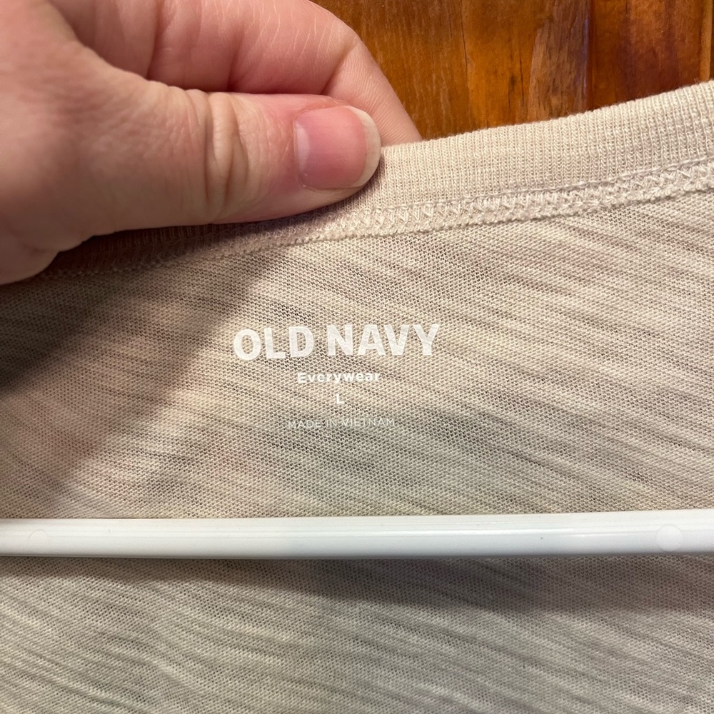 NWT Old Navy Light Cream T-shirt - Picture 3 of 4